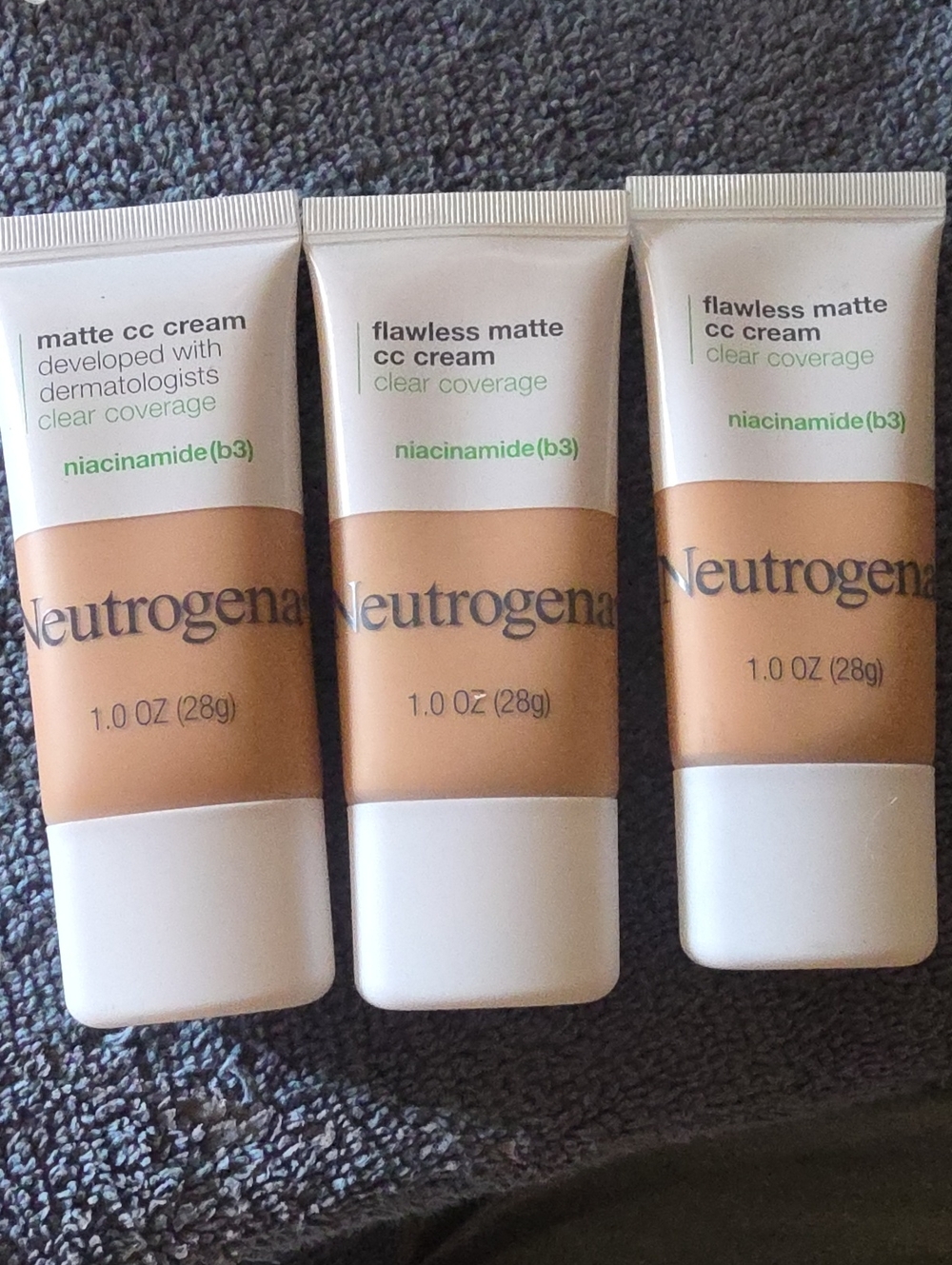 THREE Neutrogena Flawless Matte CC Cream FAWN SHADE